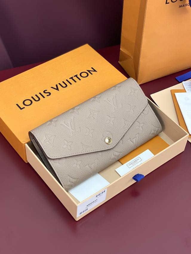 M60531 Khaki! This Sarah wallet is Monogram Empreinte leather with classic Monog