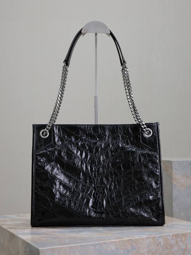 Black Niki Shopping Bag_ Made of Italian imported wrinkled waxed cowhide, the ha