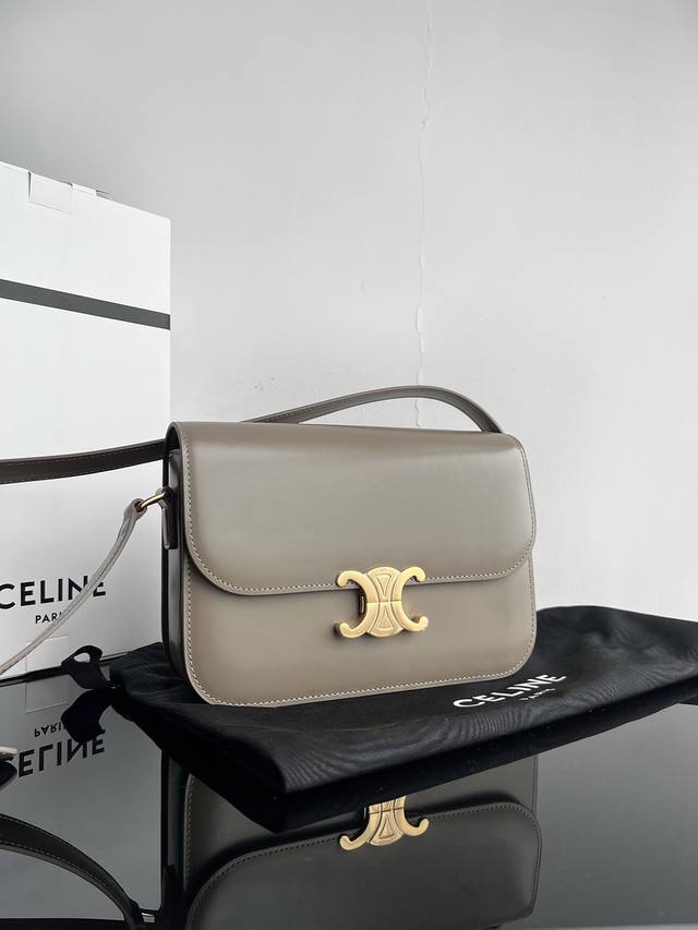 Celine Triomphe medium, pebble gray size: 22.5 x 16.5 x 7.5 cm. . All-steel hard