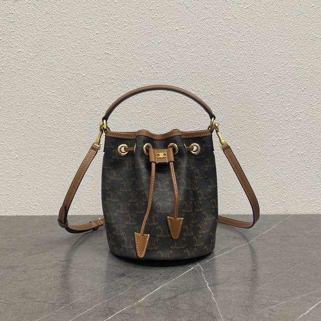 New product launch Ce popular drawstring bucket bag! Ce new small bucket Clara.