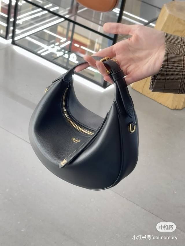 Lulu's bag can also bring an inadvertent sense of relaxation 120723