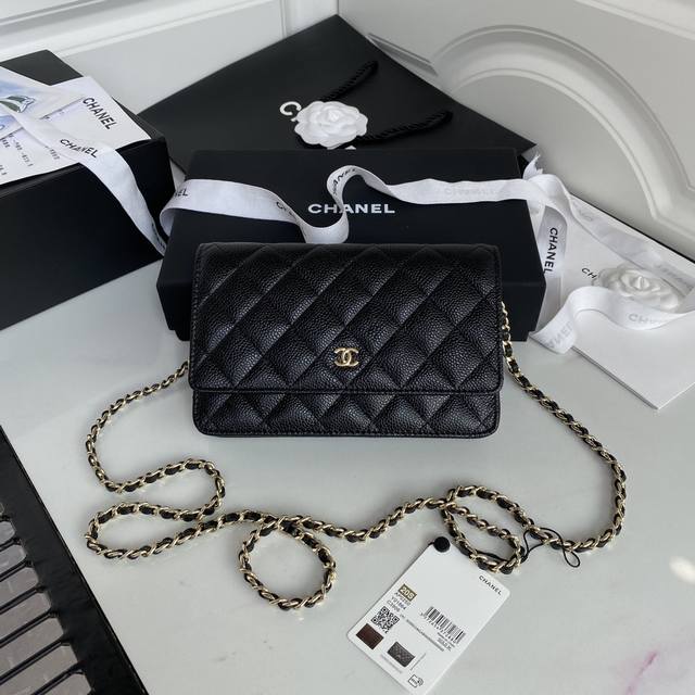 The new spring and summer version of the Woc fortune bag is made of calfskin, cl