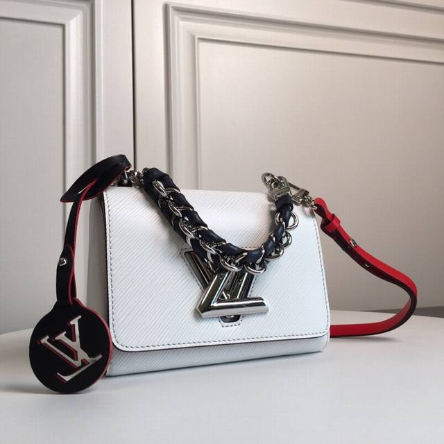 M52504 White top original The Twist medium handbag matches the new winter look o
