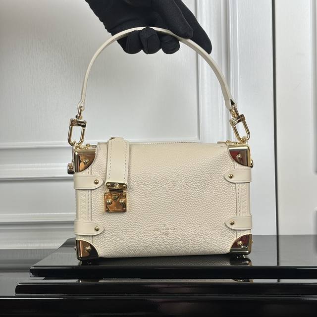M23817 White with gold buckle Dynamic code Top original Counter synchronization