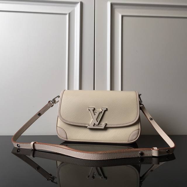 M59386 White Top Original This Buci handbag is made of iconic Epi leather, with