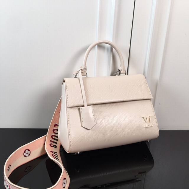 M59134 White top original The new woven Clunybb handbag is an Epi leather with a