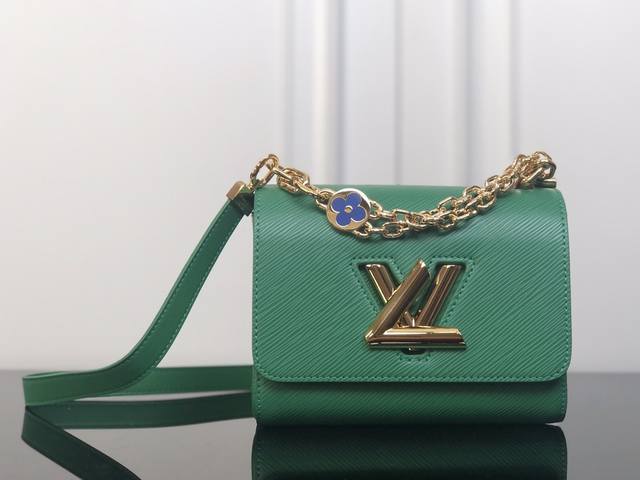 M21649 Fruit Green Top Original This small Twist bag incorporates hand-painted M