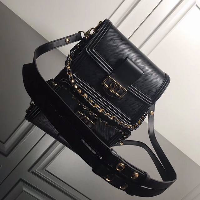 M44162g Top original Women's Artistic Director Nicolas Ghesqui