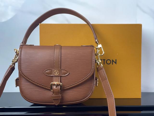 M23469 Brown top original Saumur Bb handbag interprets the classic design with n