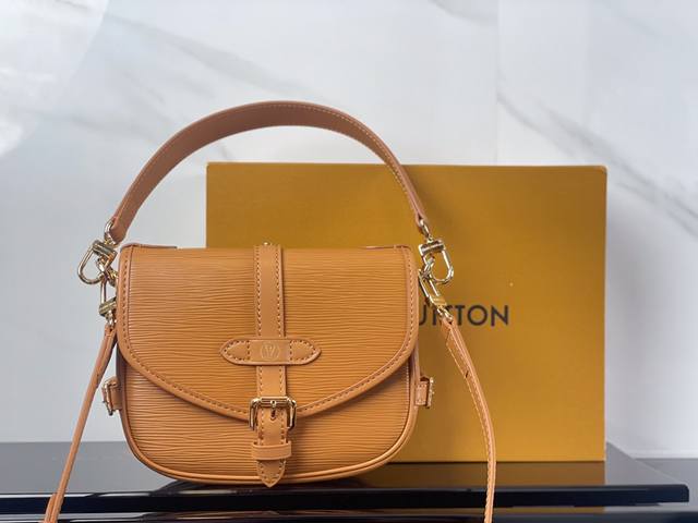 M23469 Caramel top original Saumur Bb handbag interprets the classic design with