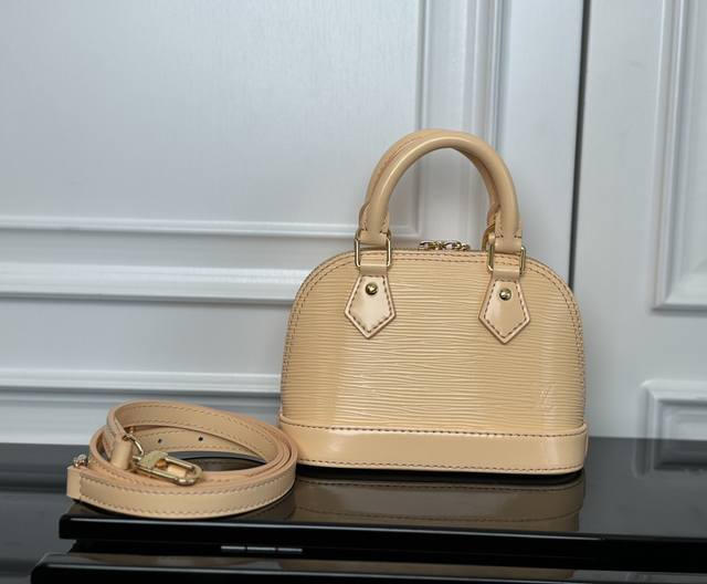 M81945 Mirrored Apricot Top Original The Nano Alma is a miniature version of Lou