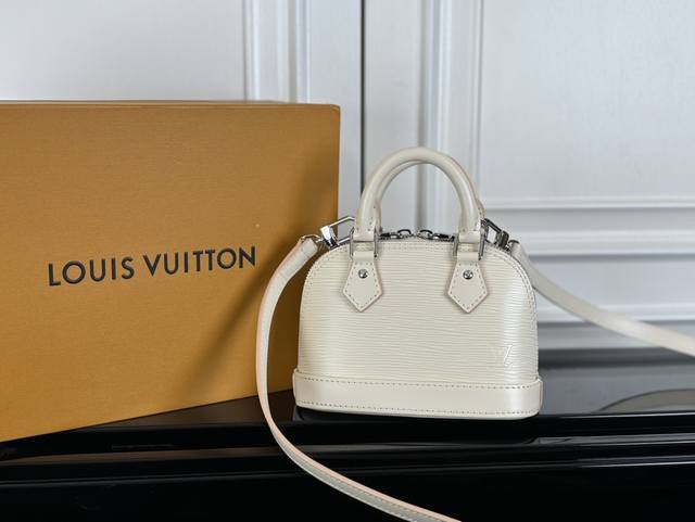 M81945 White Top Original The Nano Alma is a miniature version of Louis Vuitton'
