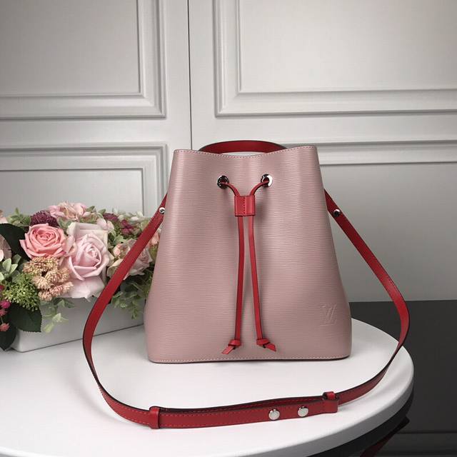 M54366 Pink Top Original Lockme Bucket Handbag The design prototype of this fash