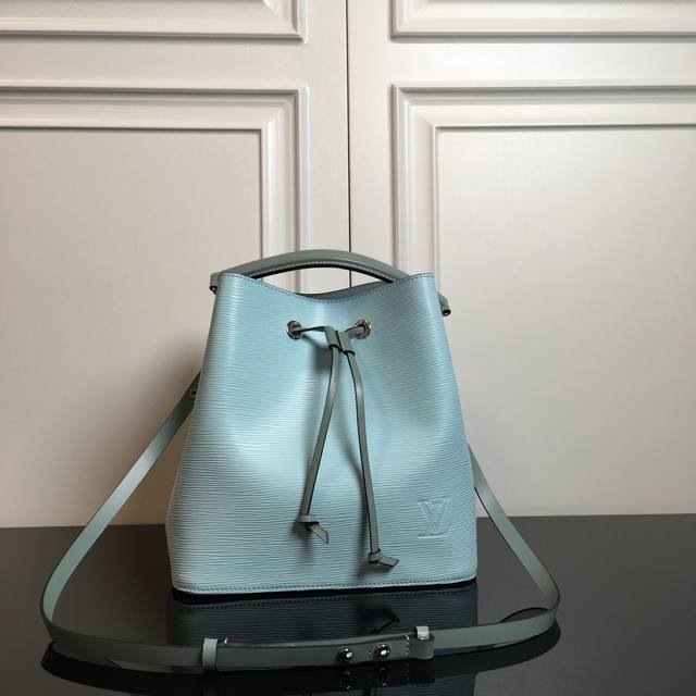 New Summer Style M54366 Mint Green Top Original Lockme Bucket Handbag The design