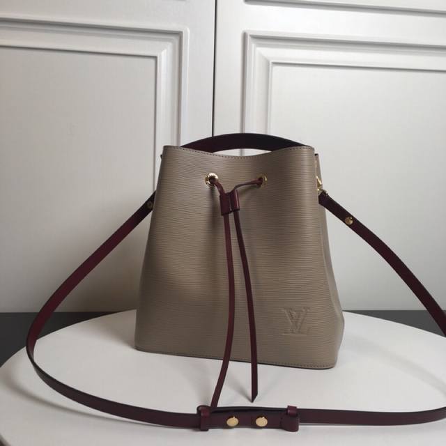M54366 Elephant Grey Top Original Lockme Bucket Handbag The design prototype of