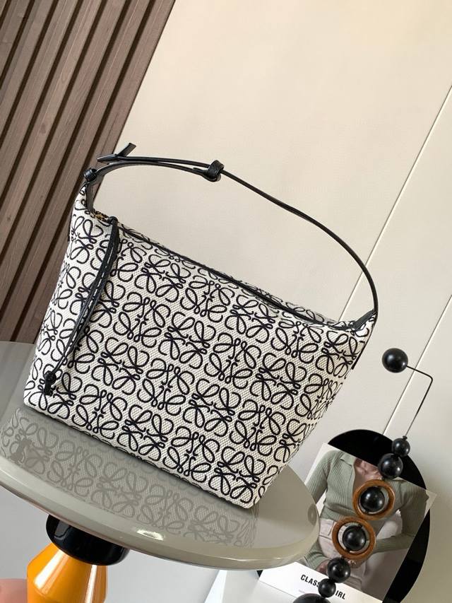 Anagram jacquard and cow leather Cubi handbag large lunch bag ~ Cubi lunch box b