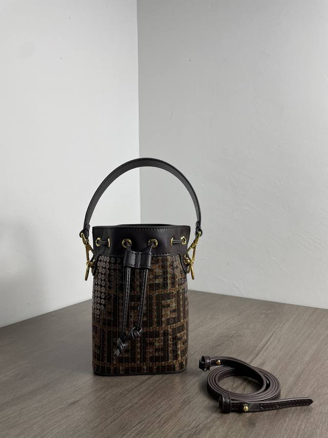 The latest autumn and winter monogram beaded Mon Tresor bucket bag, with drawstr