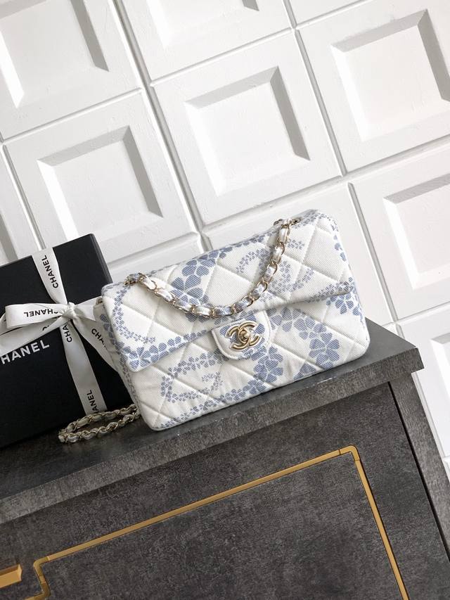Top quality original blue and white Ohanel beach Cf flap! The bag is very design