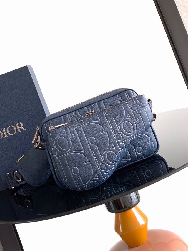 The most exclusive version on the market This three-piece saddle bag is eye-catc