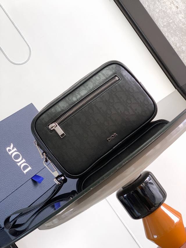 Comes with box Top-grade original Dio Men's Clutch Wash Bag This wash bag is pra