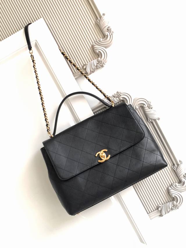 5543 Chanel 25S platinum briefcase flap bag is so cool! The flap bag is so aura,