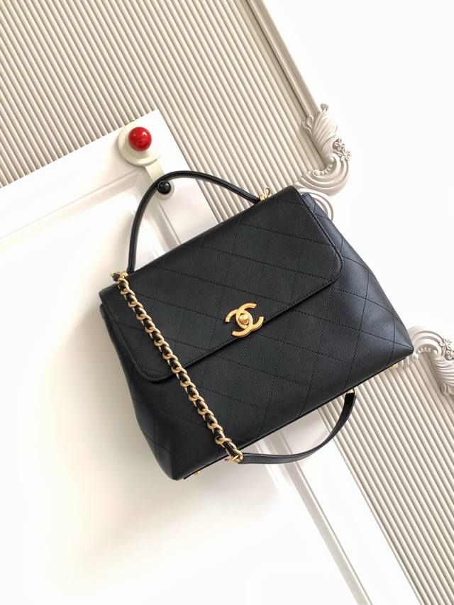 5447Chanel 25S platinum briefcase flap bag is so cool! The flap bag is so aura,