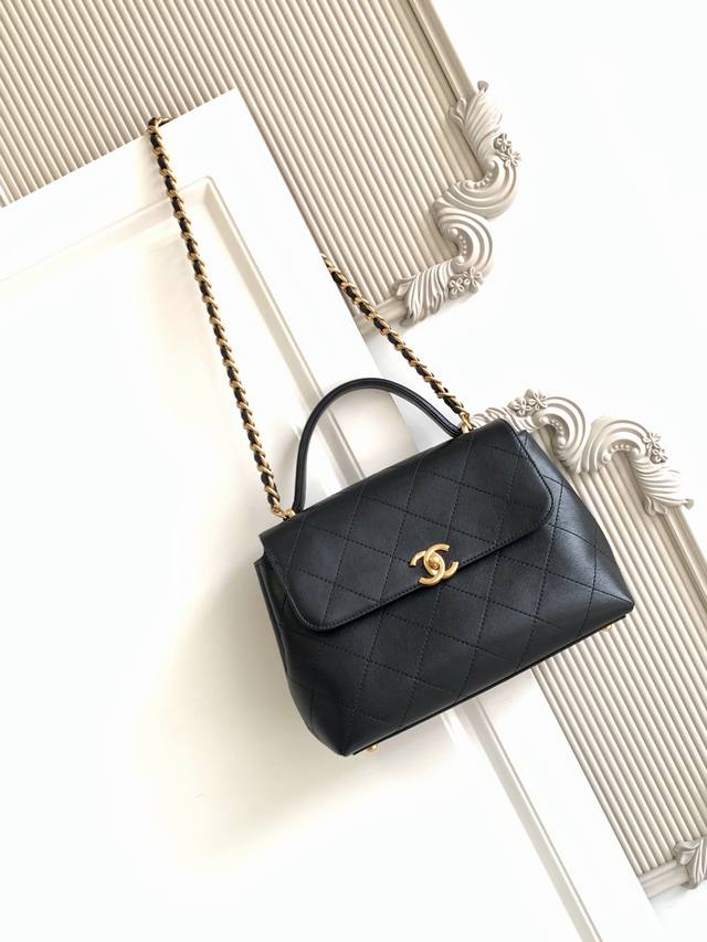 5467Chanel 25S platinum briefcase flap bag is so cool! The flap bag is so aura,
