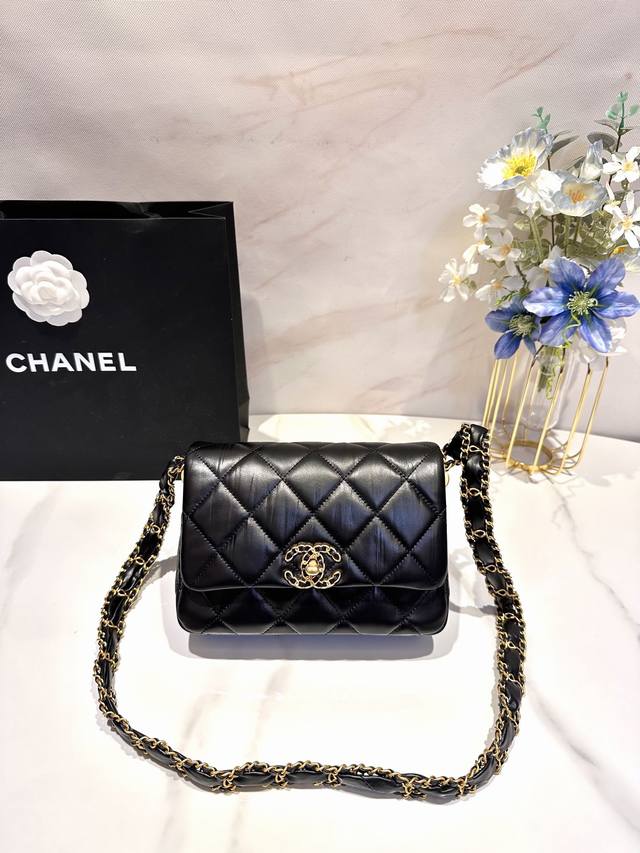 Chanel 23K cowhide wide shoulder strap shoulder bag A very satisfying cowhide sm