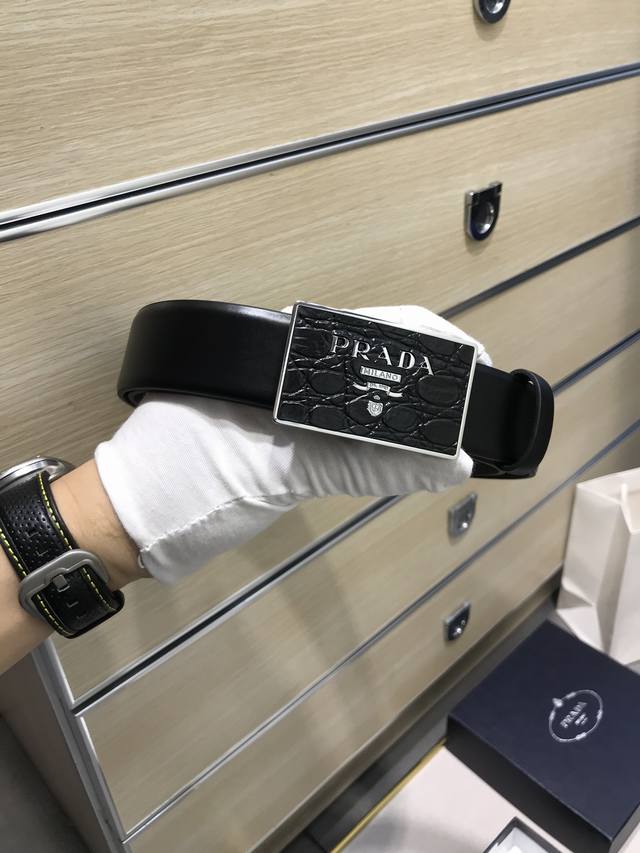 Prada double-sided Italian imported first layer calfskin, with vacuum electropla