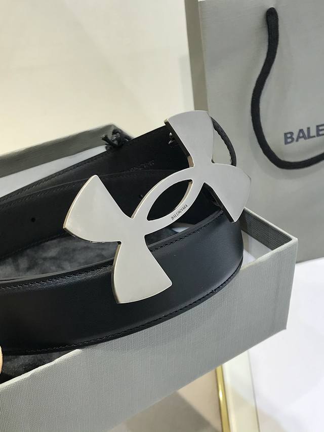 Balenciaga double-sided Italian imported first-layer calfskin, with vacuum-plate