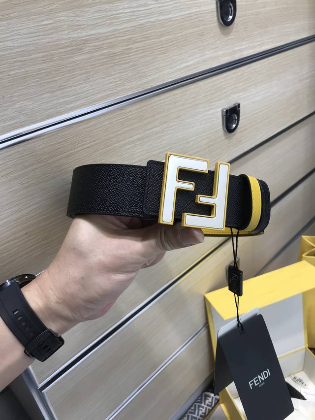 Fendi Italian imported first layer cross grain cowhide with flat bottom, with va