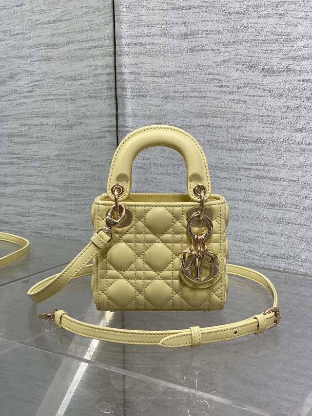Little Chicken Yellow Spot Lady's latest Micro series, a bag that can't hold any