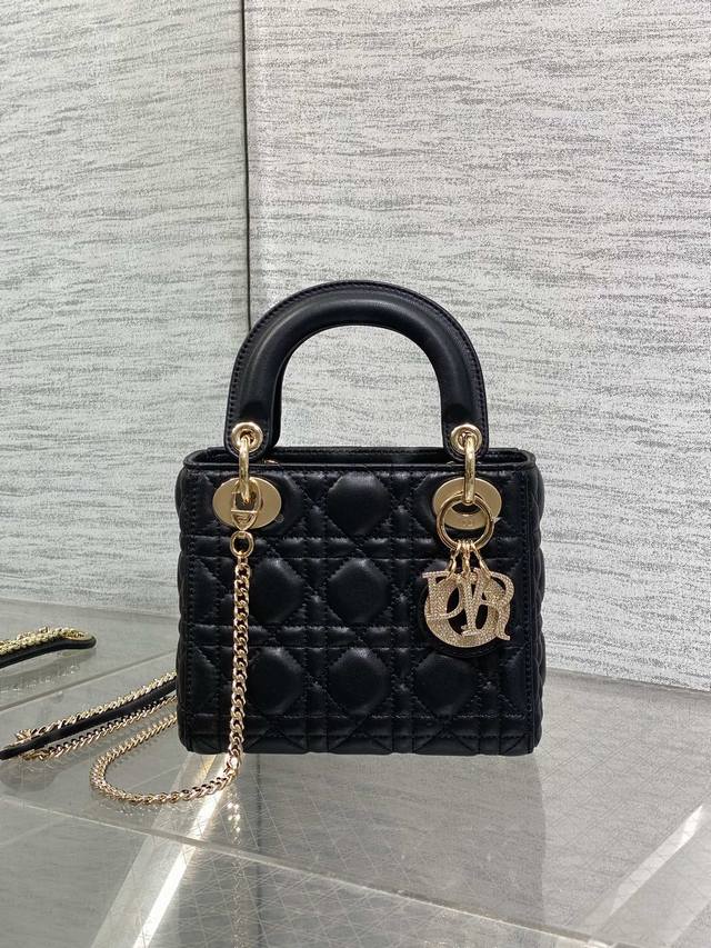 In stock Classic Lady latest diamond buckle Princess Diana bag, a must-have thre
