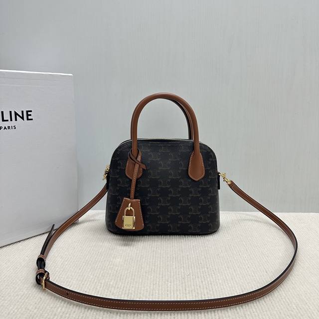 Authentic Ce Teen Honorine logo print handbag Can be carried by hand, on the sho