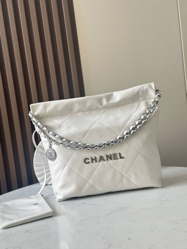 Original leather Brand new bag is coming hot Original leather white silver buckl