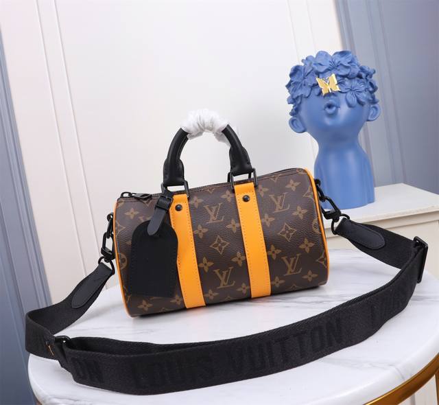 Top original M46687 This Keepall 25 handbag is made of Monogram Eclipse Reverse