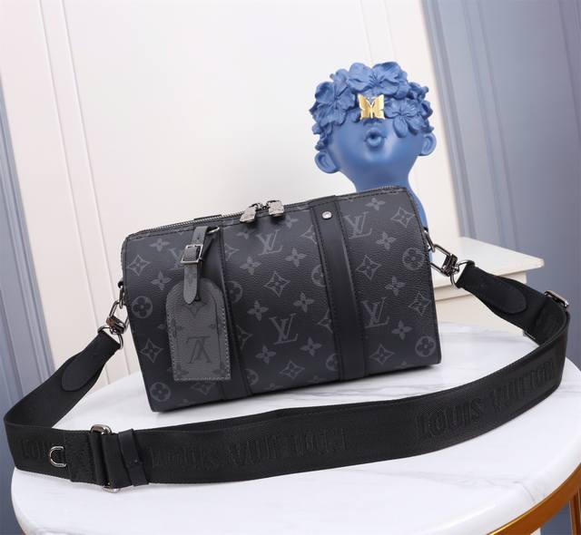 Original M45936 Keepal travel bag concentrates on the classic configuration to c