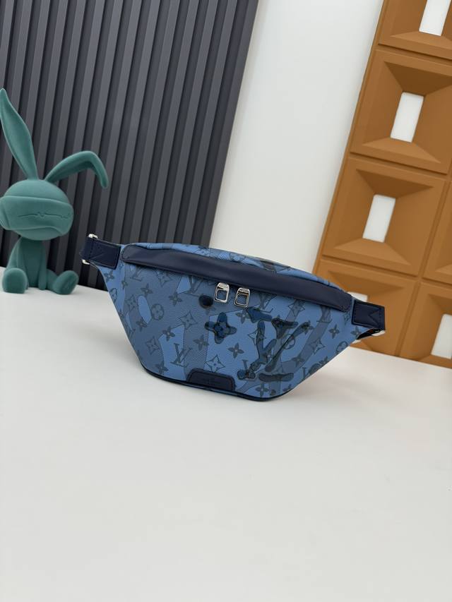 Top original new M22576 Royal blue men's chest bag Lv chest bag, beautiful desig