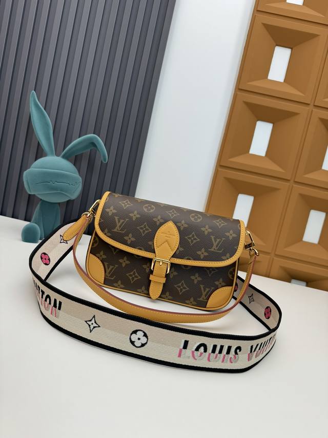 Special M45985 Black M46049 Rose Red Top Original Diane Handbag recreates the cl