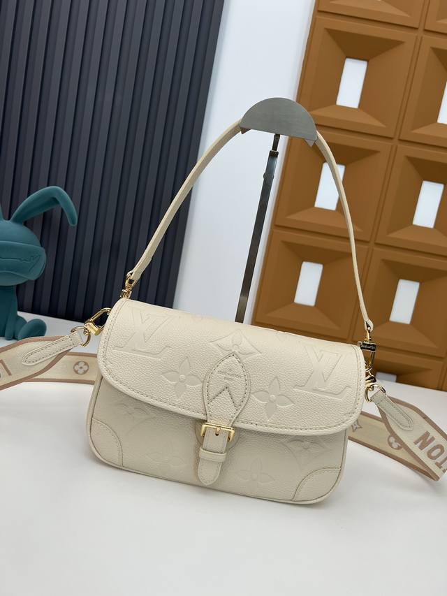 M46386 Black leather M46388 White leather M46846 Light blue M46583 Grey silk scr