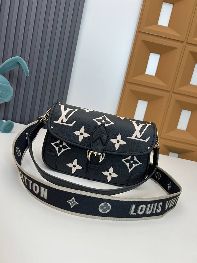 M46584 Black silk screen M46386 Black leather M46388 White leather M46846 Light