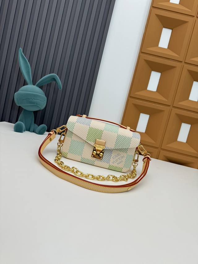 N40749 Original Pochette M