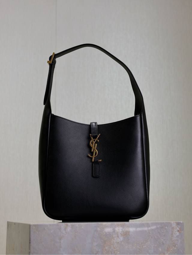 Black gold buckle Original leather Popular Le 5A7 underarm bag This year's popul