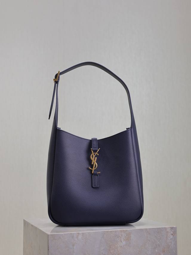 Blue Original leather Popular Le 5A7 underarm bag This year's popular second-han