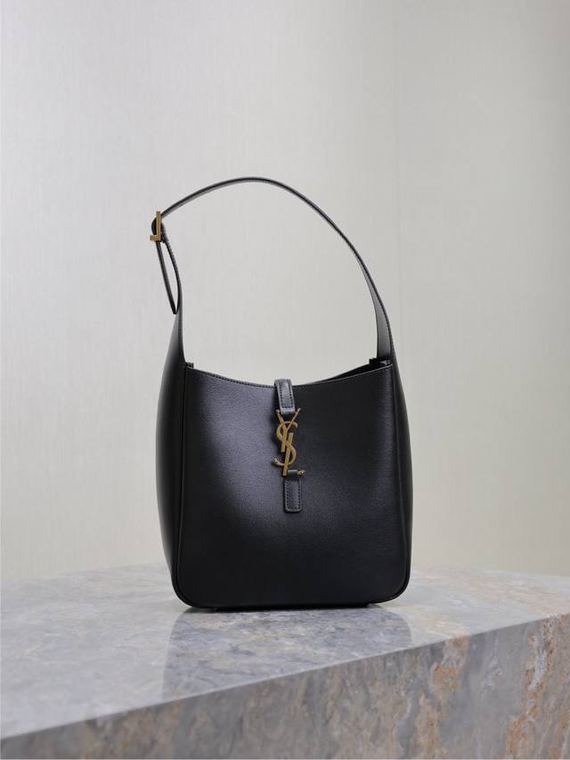 Black gold buckle Original Hot-selling Le 5A7 underarm bag This year's popular s