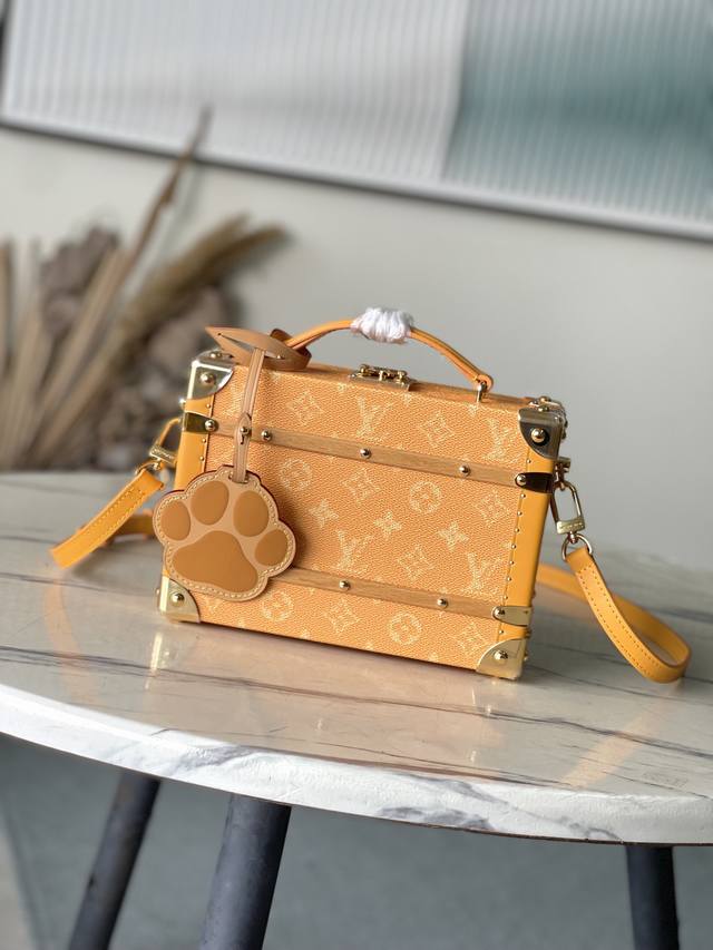 Top original M12458 11118 Yellow This Handle Trunk bag is made of Monogram Herit