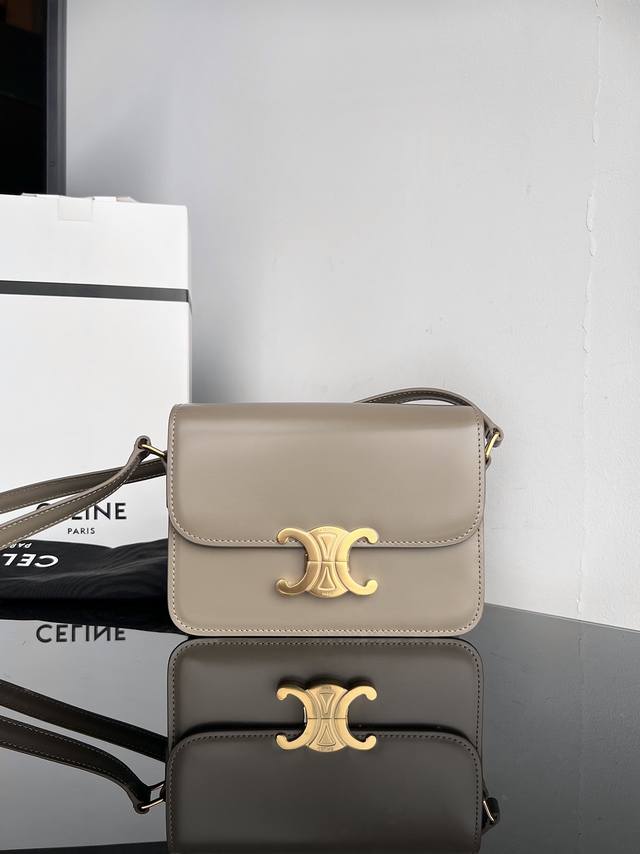 Celine Triomphe Teen Triumphal Arch. Small size: 18.5 X 14 X 6Cm. Triomphe outer