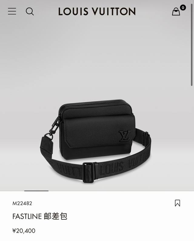 Dynamic chip M22482 Black This Fastline messenger bag is made of soft cowhide le