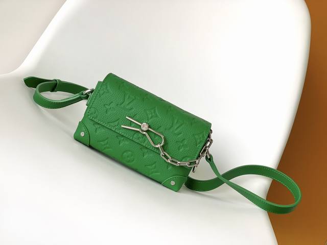 M82917 Yellow M82916 Orange M82918 Green This Steamer mini bag is made of bright