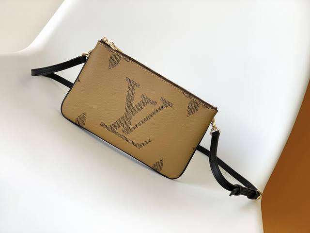 Top-grade original Double Zip Pochette handbag combines Monogram canvas and Mono